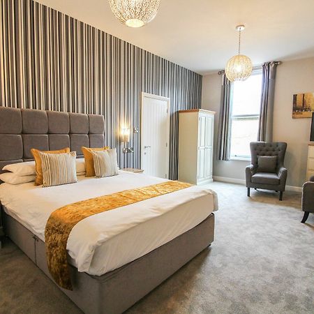 The Scarborough Travel And Holiday Lodge Экстерьер фото