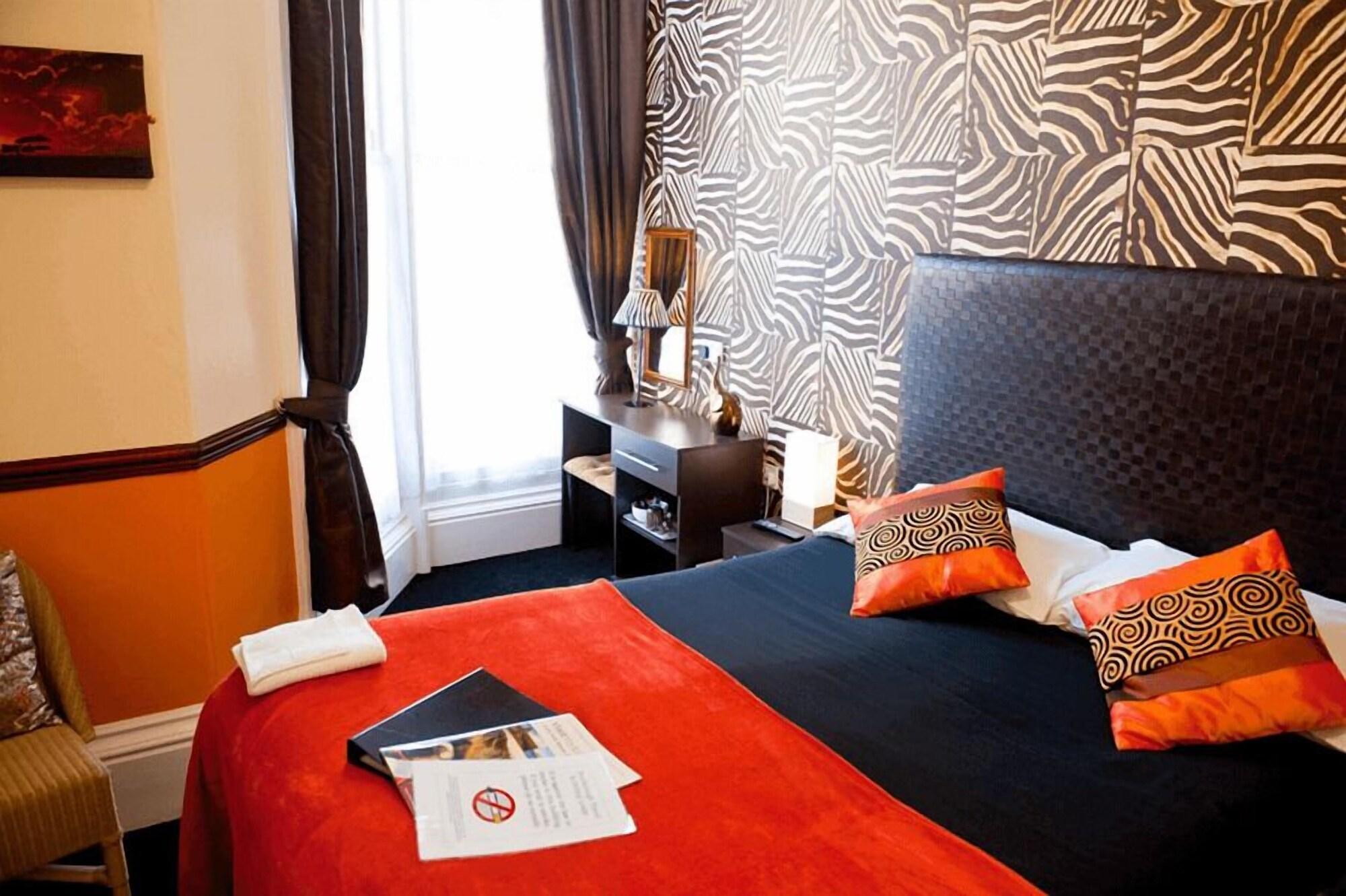 The Scarborough Travel And Holiday Lodge Экстерьер фото