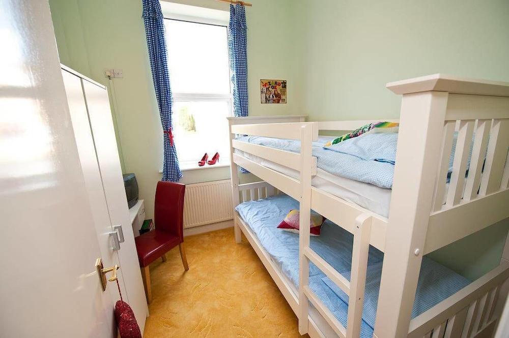 The Scarborough Travel And Holiday Lodge Экстерьер фото