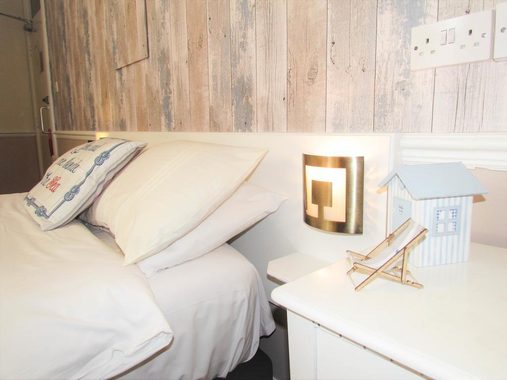 The Scarborough Travel And Holiday Lodge Экстерьер фото