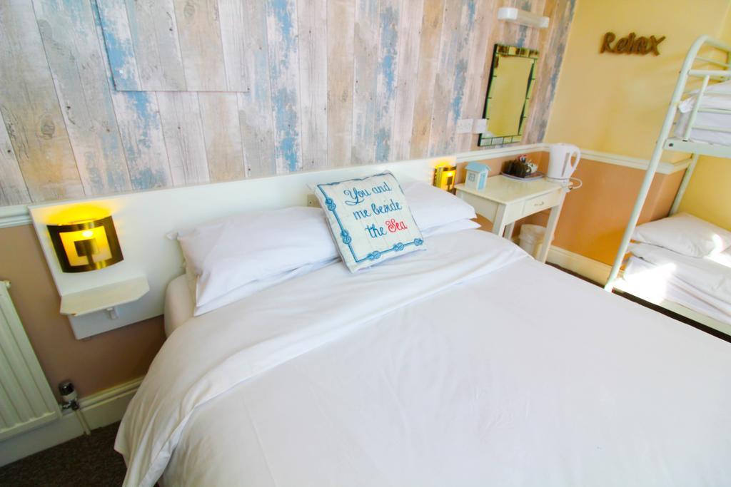 The Scarborough Travel And Holiday Lodge Экстерьер фото