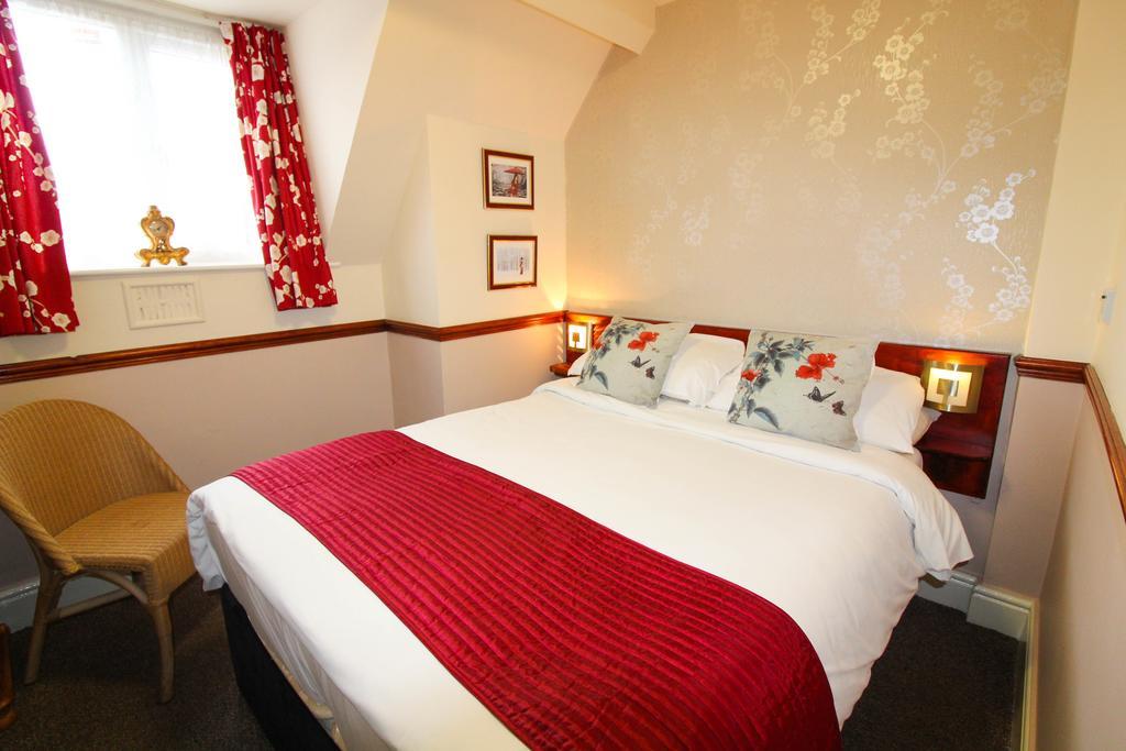 The Scarborough Travel And Holiday Lodge Экстерьер фото