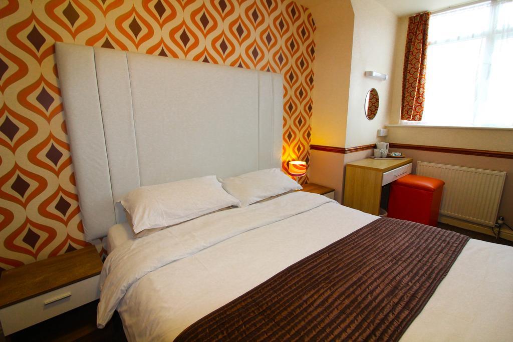 The Scarborough Travel And Holiday Lodge Экстерьер фото