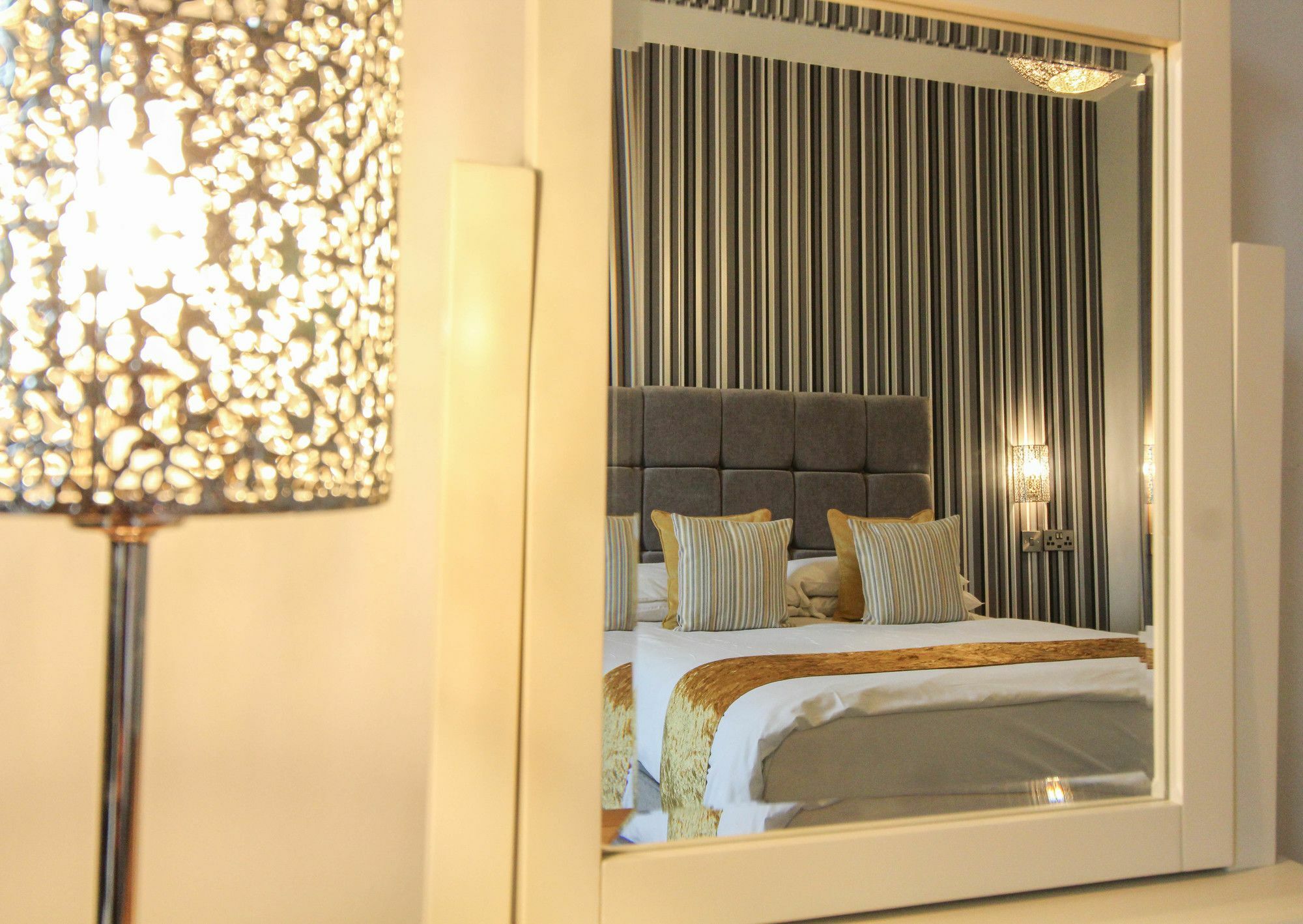The Scarborough Travel And Holiday Lodge Экстерьер фото